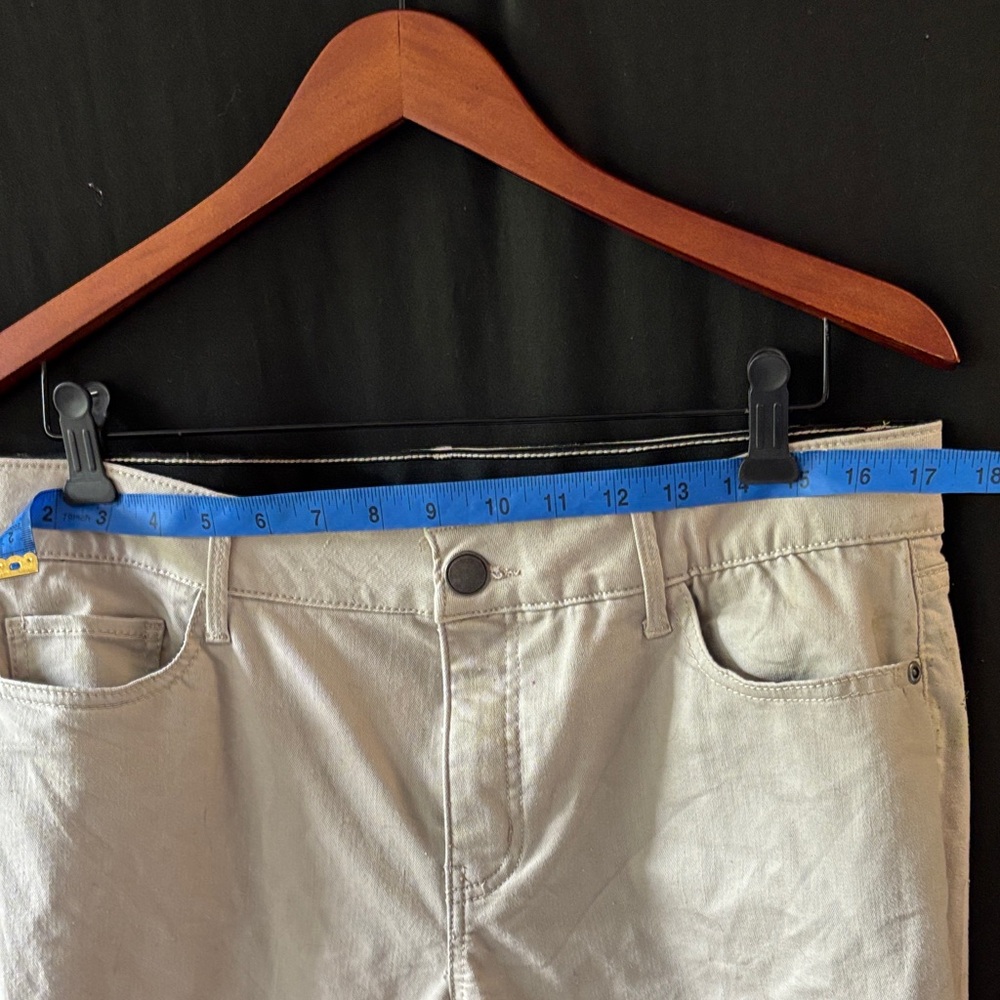 Croft & Barrow women’s  Slim Fit cropped raw edge Beige Jeans sz 14 - Picture 9 of 11